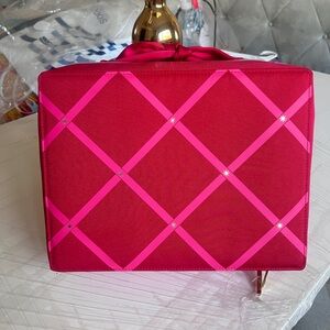 Estee lauder holiday gift set case.  Good Organizer/ cosmetics case